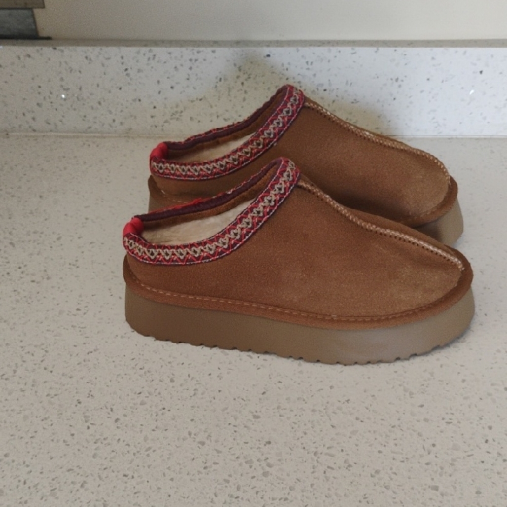 Cozy Brown Slip-On Shoes with Red Trim Size 8 Women